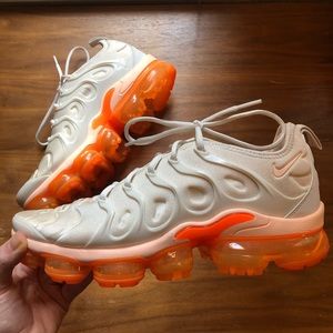 Nike Vapormax Plus - White / Orange